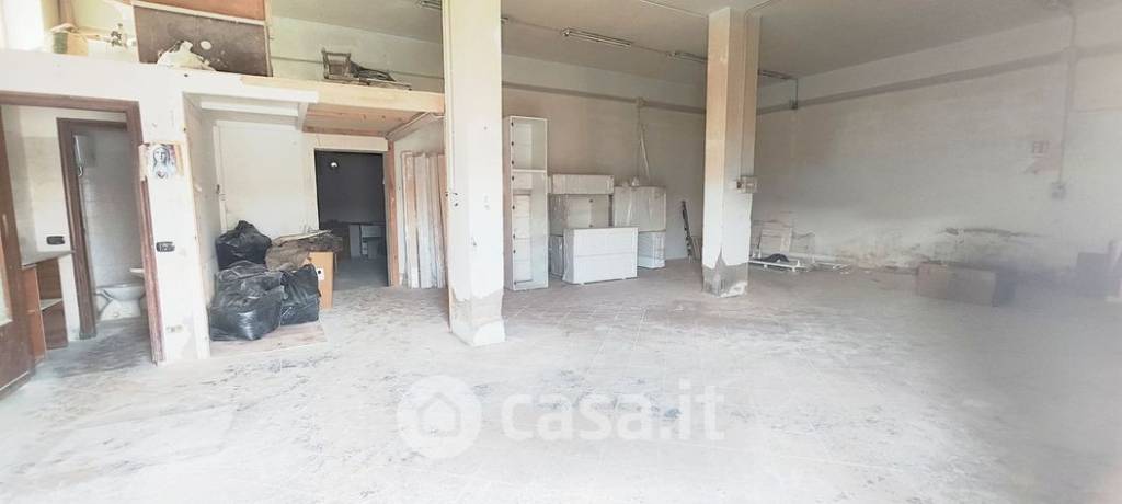locale commerciale in affitto a Giugliano in Campania