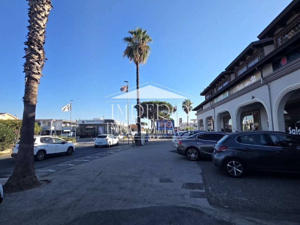 ufficio in affitto a Giugliano in Campania in zona Varcaturo