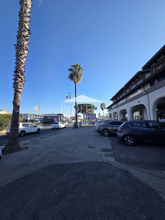 ufficio in affitto a Giugliano in Campania in zona Varcaturo