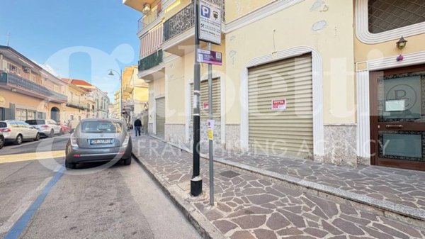 negozio in affitto a Grumo Nevano