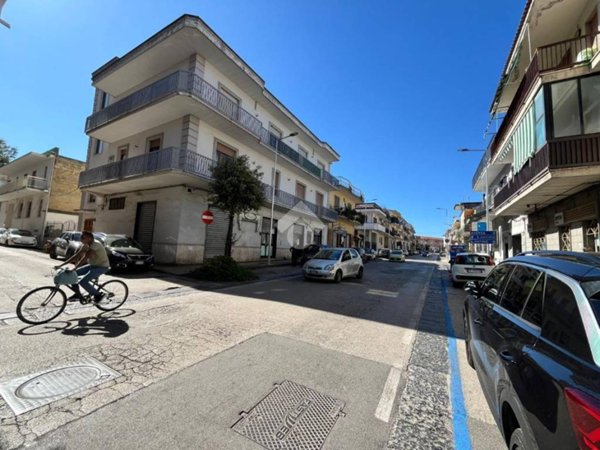 negozio in affitto a Grumo Nevano