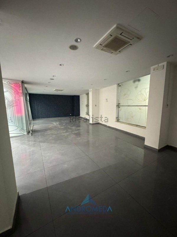 locale commerciale in affitto a Grumo Nevano