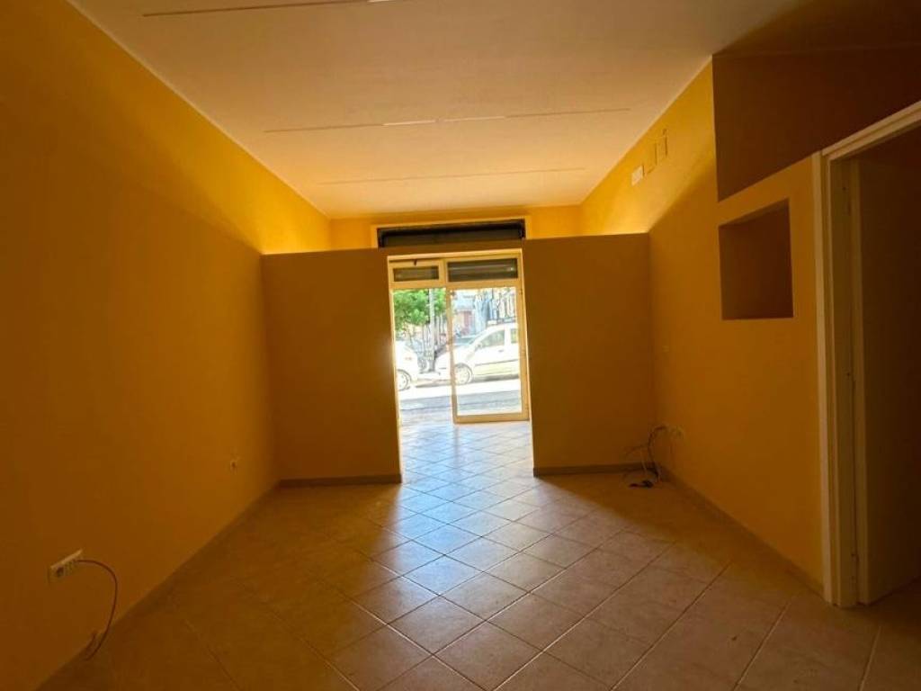 negozio in affitto a Grumo Nevano