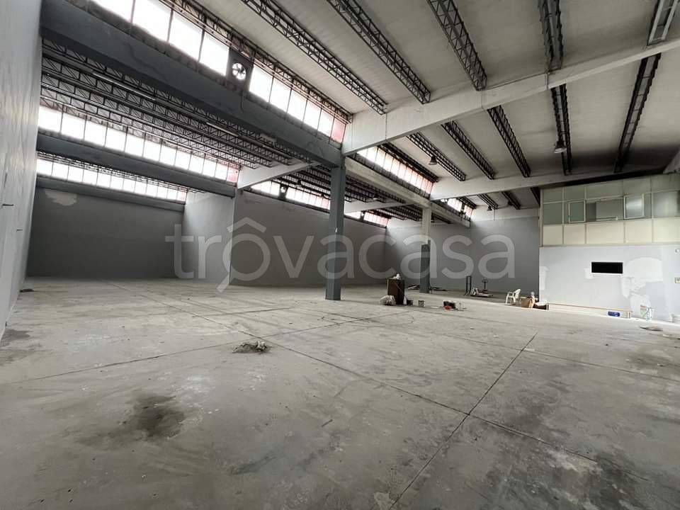 locale commerciale in affitto a Grumo Nevano