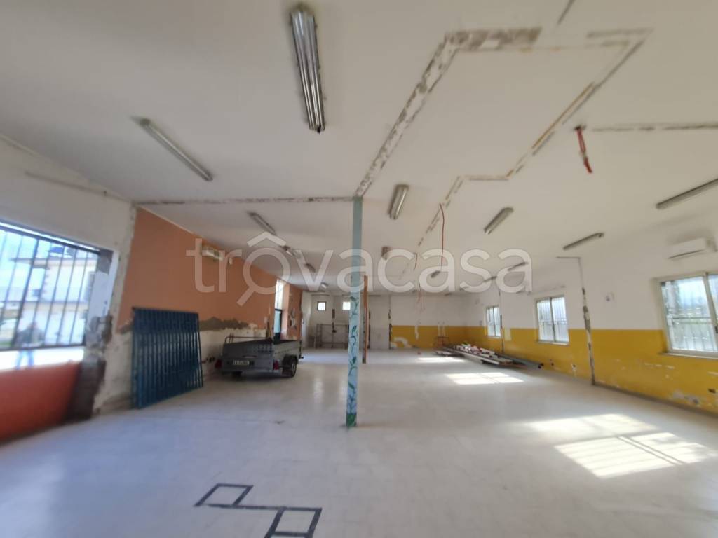 negozio in affitto a Marano di Napoli in zona San Rocco