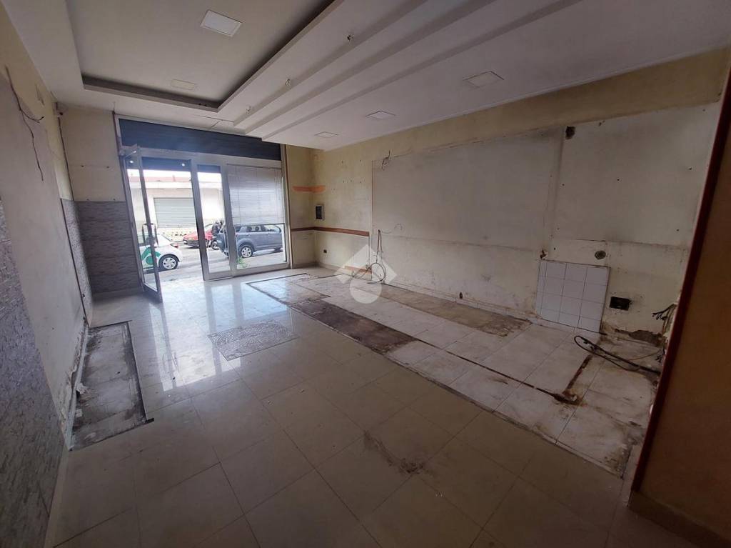 negozio in affitto a Marano di Napoli in zona San Rocco