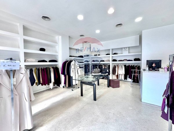 locale commerciale in affitto a Marano di Napoli