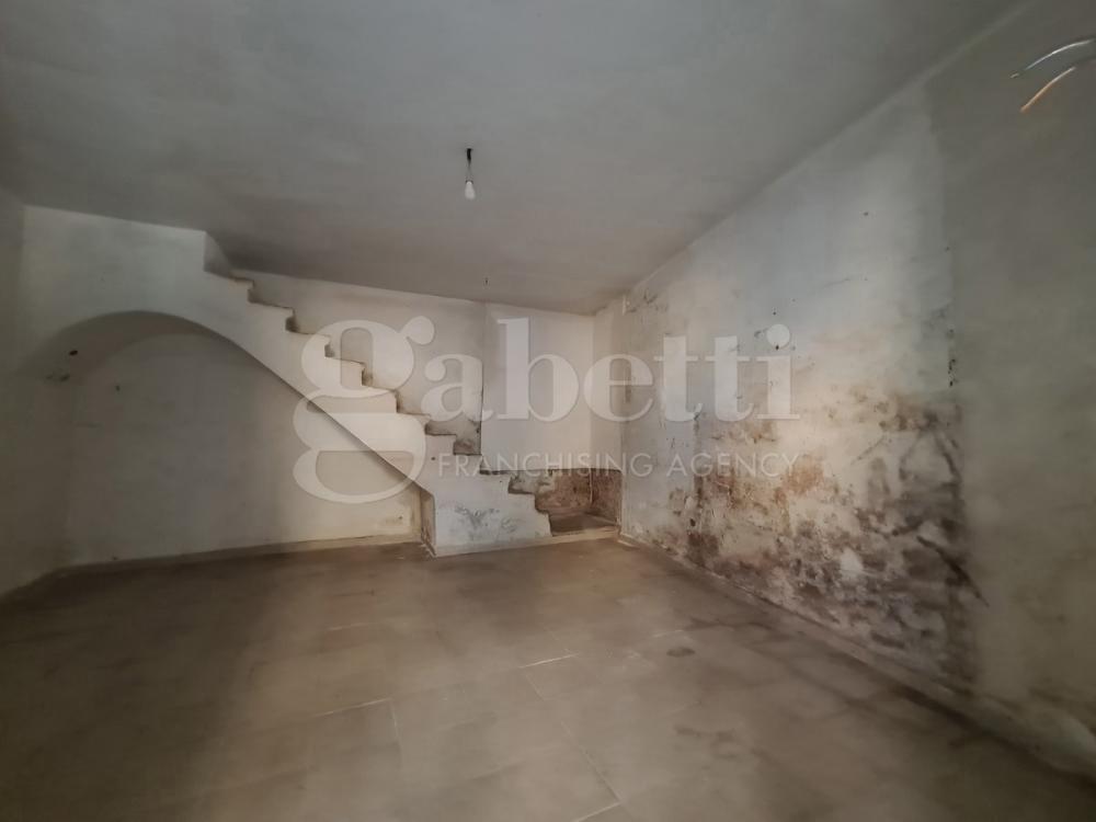locale di sgombero in affitto a Marano di Napoli in zona Centro Città