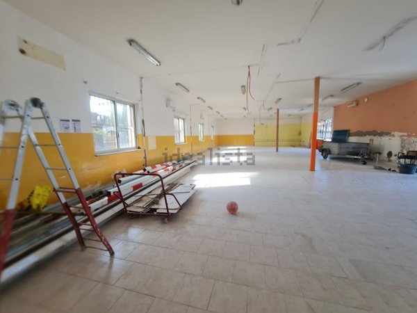 locale commerciale in affitto a Marano di Napoli in zona San Rocco