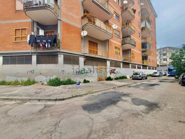locale commerciale in affitto a Marano di Napoli