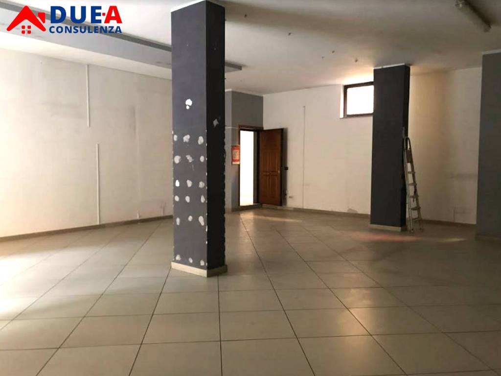 negozio in affitto a Marano di Napoli in zona Centro Città