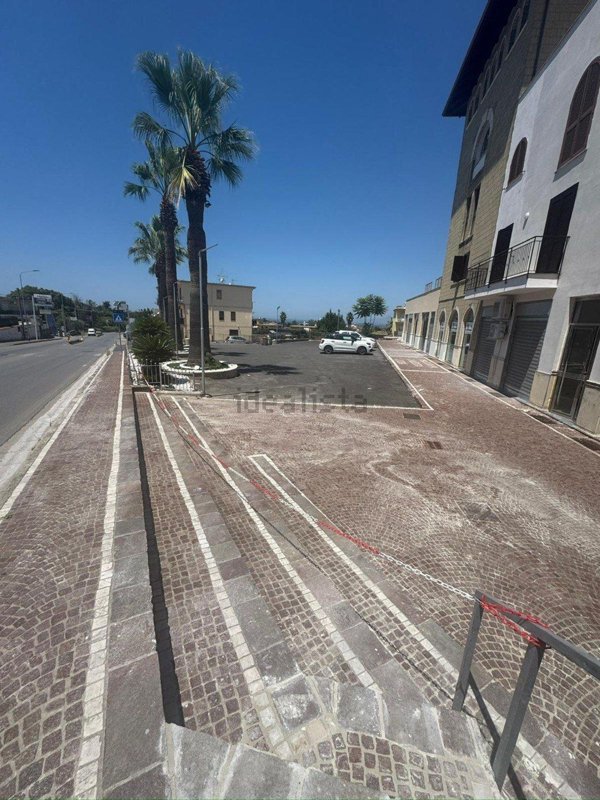 locale commerciale in affitto a Marano di Napoli in zona San Rocco