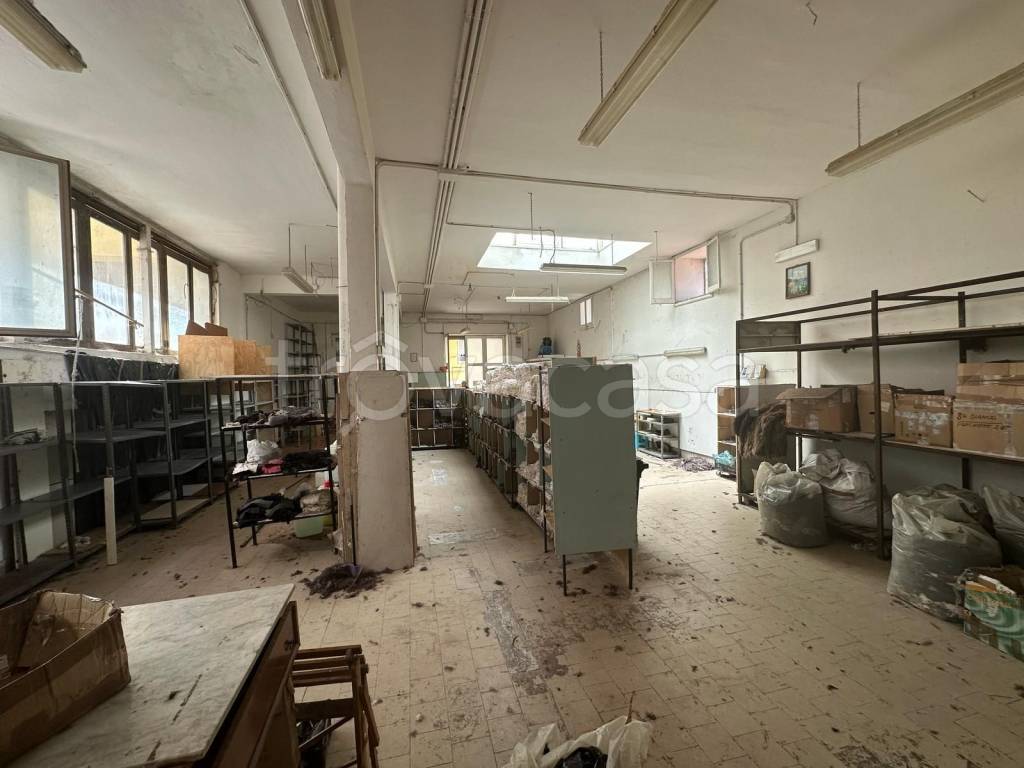 locale commerciale in affitto a Marano di Napoli