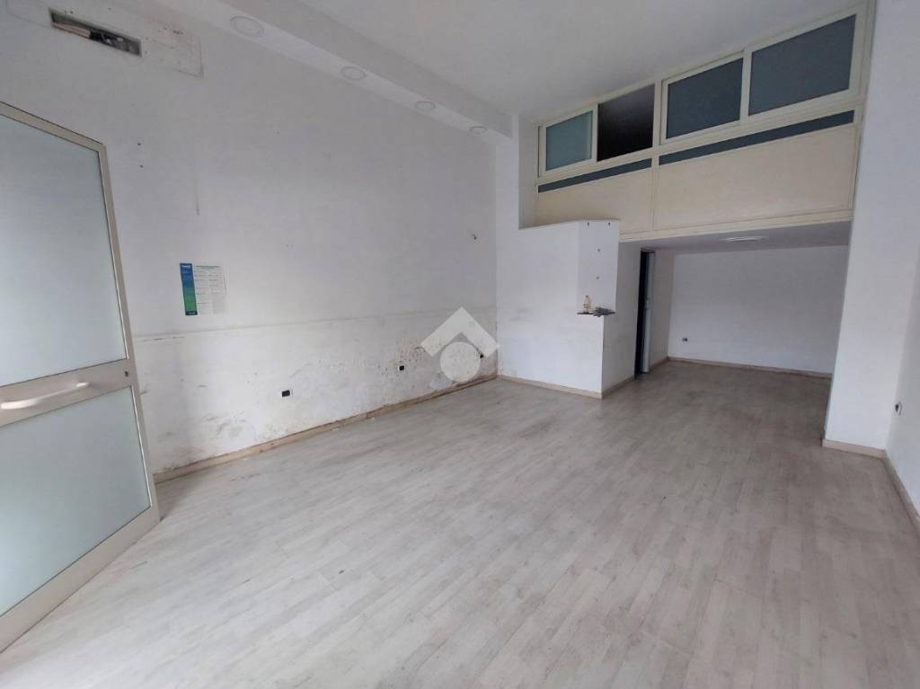 negozio in affitto a Marano di Napoli in zona San Rocco