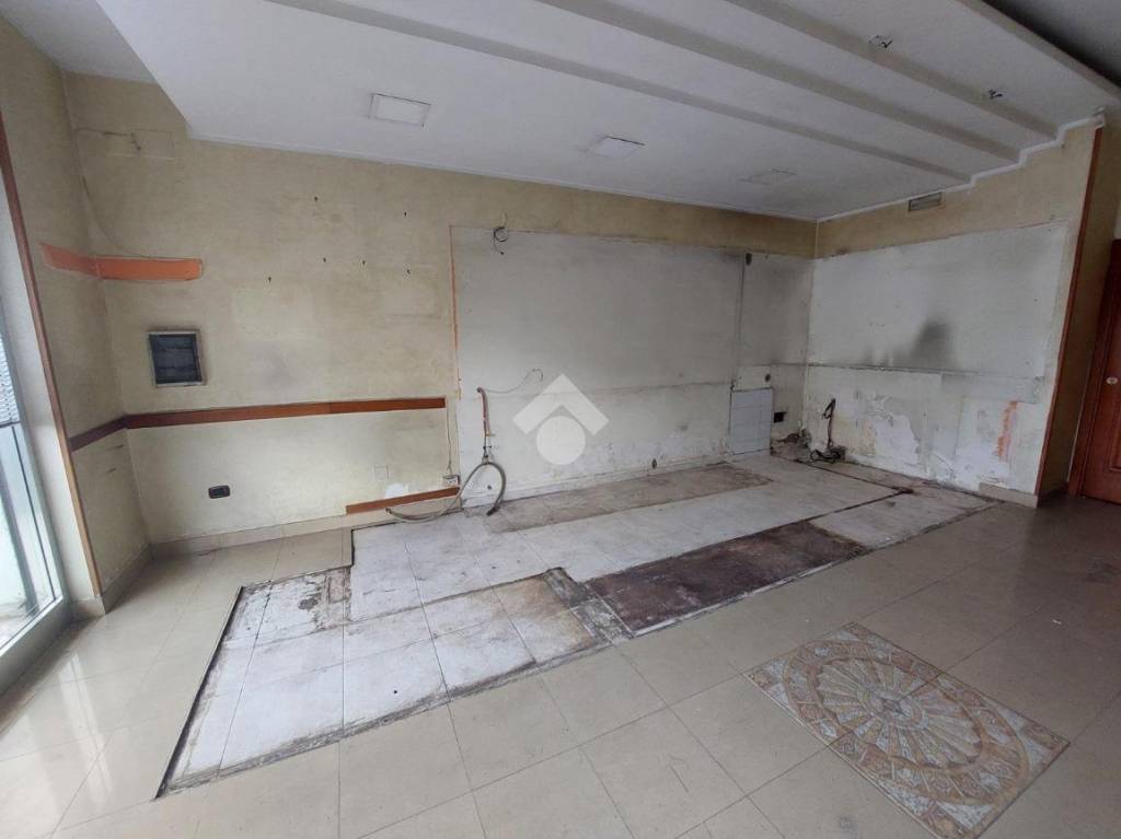negozio in affitto a Marano di Napoli in zona San Rocco