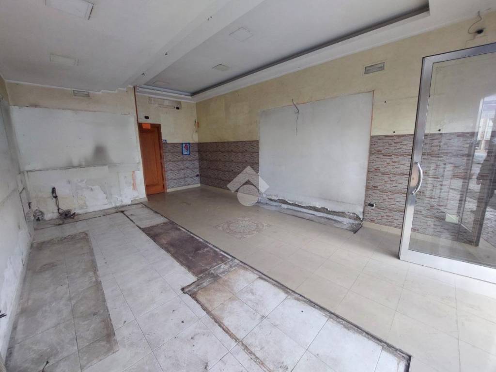negozio in affitto a Marano di Napoli in zona San Rocco