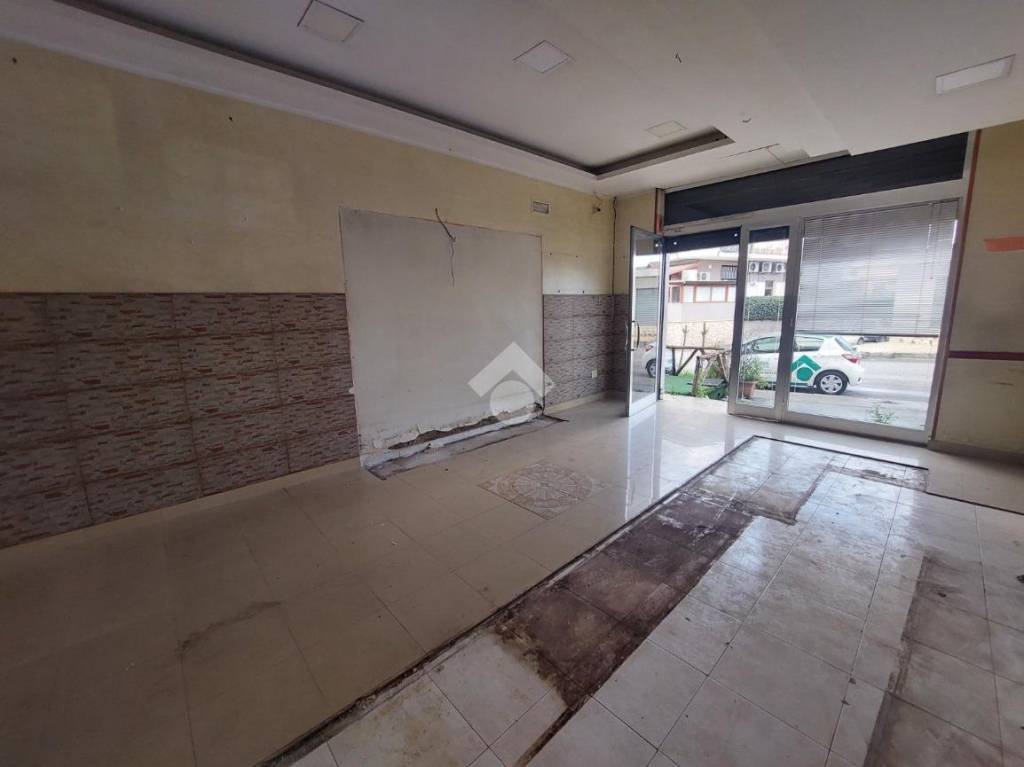 negozio in affitto a Marano di Napoli in zona San Rocco