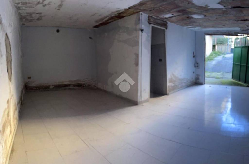 locale commerciale in affitto a Marano di Napoli