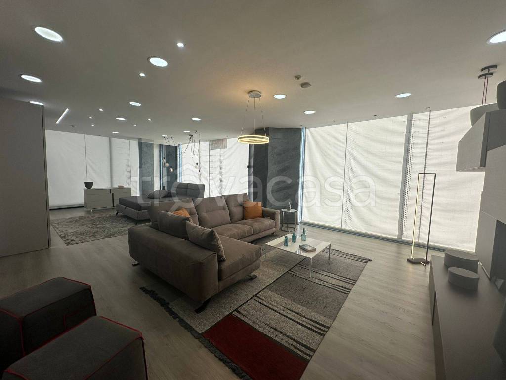 negozio in affitto a Marano di Napoli in zona San Rocco