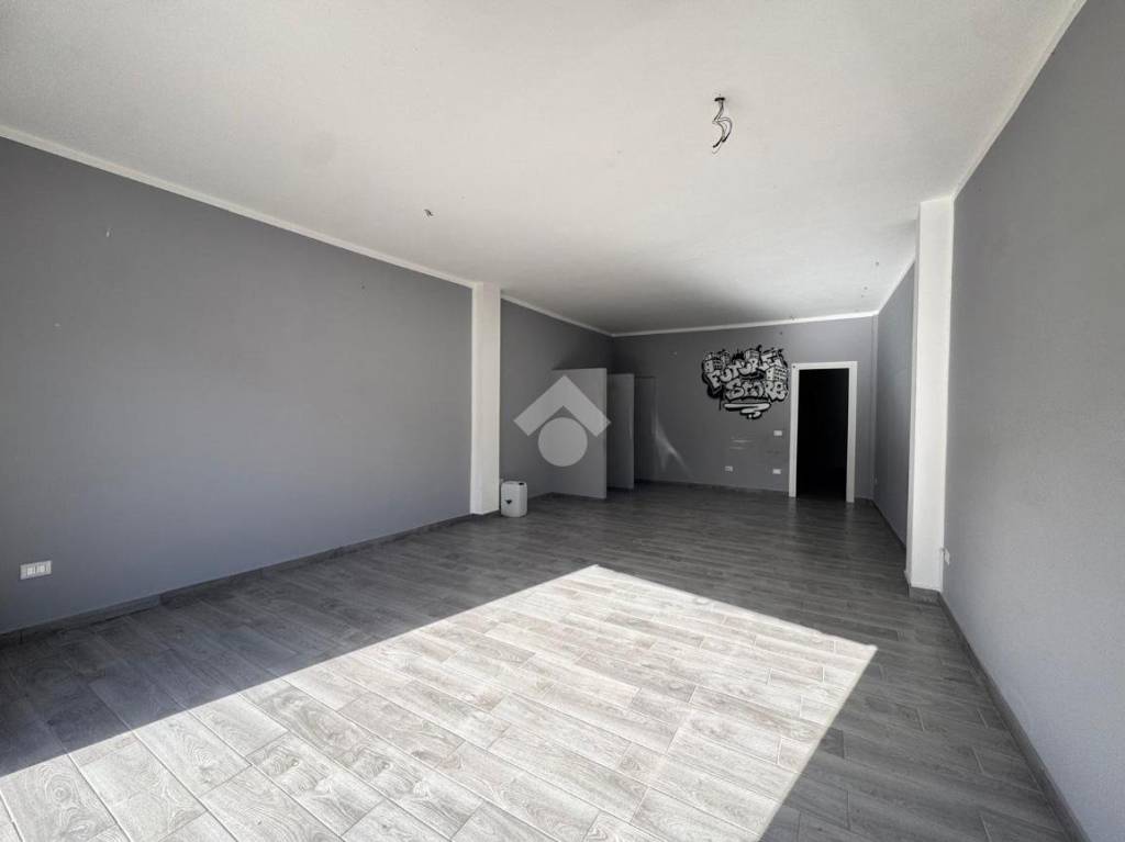 negozio in affitto a Marano di Napoli in zona San Rocco