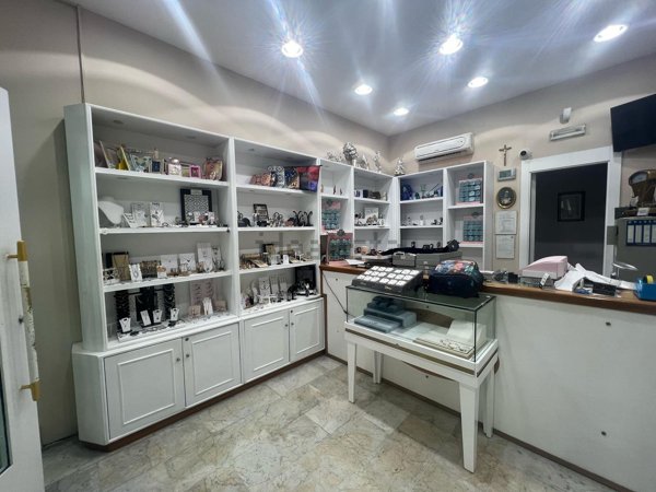 locale commerciale in affitto a Marano di Napoli in zona Centro Città