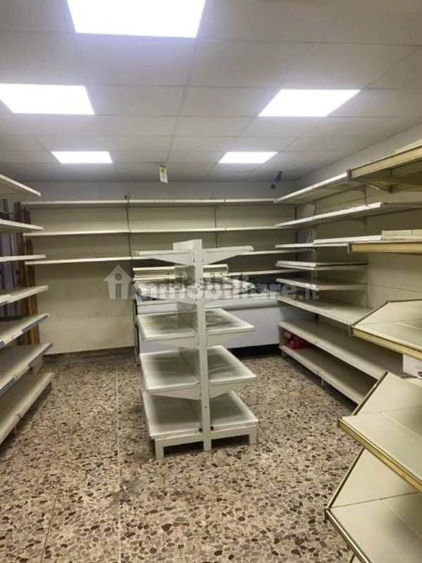 locale commerciale in affitto a Marano di Napoli