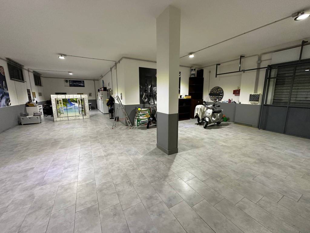 locale commerciale in affitto a Marano di Napoli