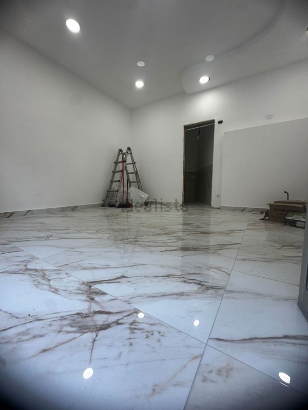 locale commerciale in affitto a Marano di Napoli