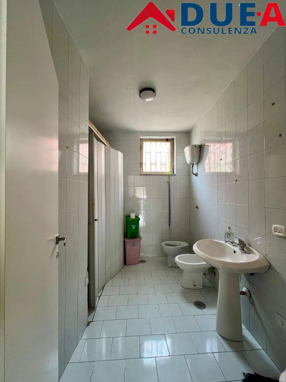 negozio in affitto a Marano di Napoli in zona San Rocco