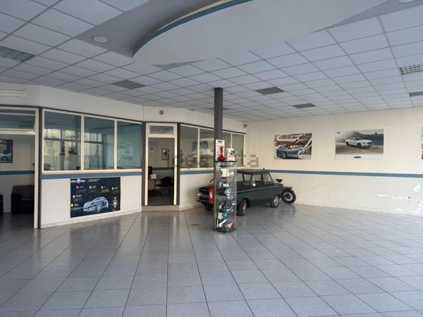 locale commerciale in affitto a Marano di Napoli