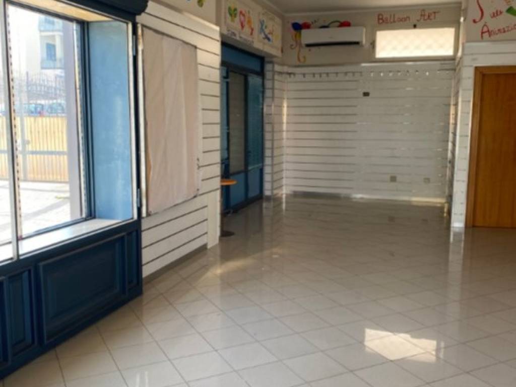 negozio in affitto a Marano di Napoli in zona San Rocco