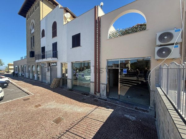 locale commerciale in affitto a Marano di Napoli in zona San Rocco