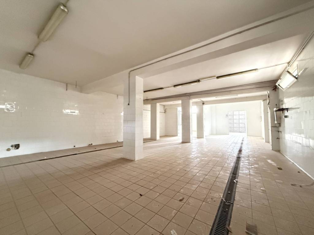 negozio in affitto a Marano di Napoli in zona San Rocco