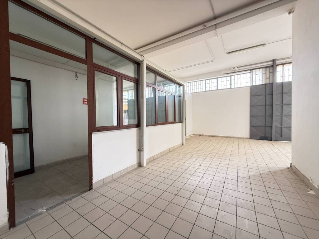 negozio in affitto a Marano di Napoli in zona San Rocco