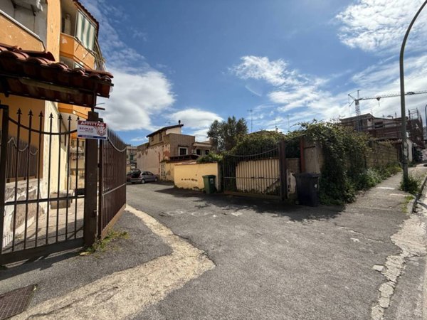 negozio in affitto a Marano di Napoli in zona San Rocco