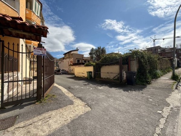 negozio in affitto a Marano di Napoli in zona San Rocco