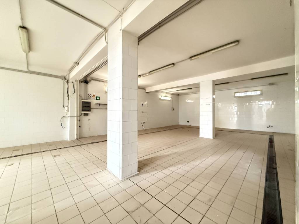 negozio in affitto a Marano di Napoli in zona San Rocco