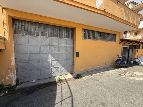 negozio in affitto a Marano di Napoli in zona San Rocco