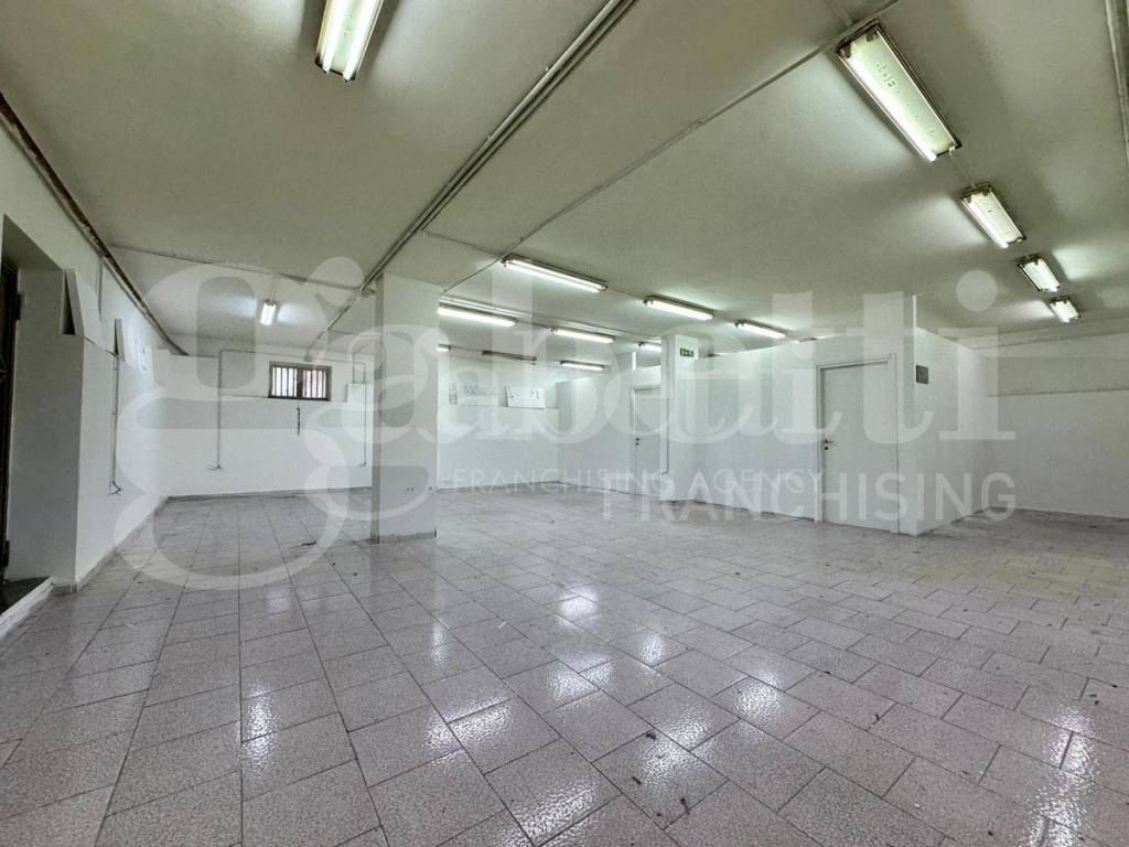 locale commerciale in affitto a Marano di Napoli