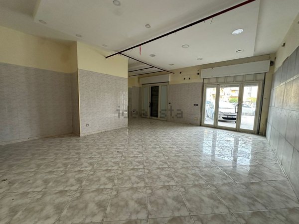 locale commerciale in affitto a Marano di Napoli in zona San Rocco