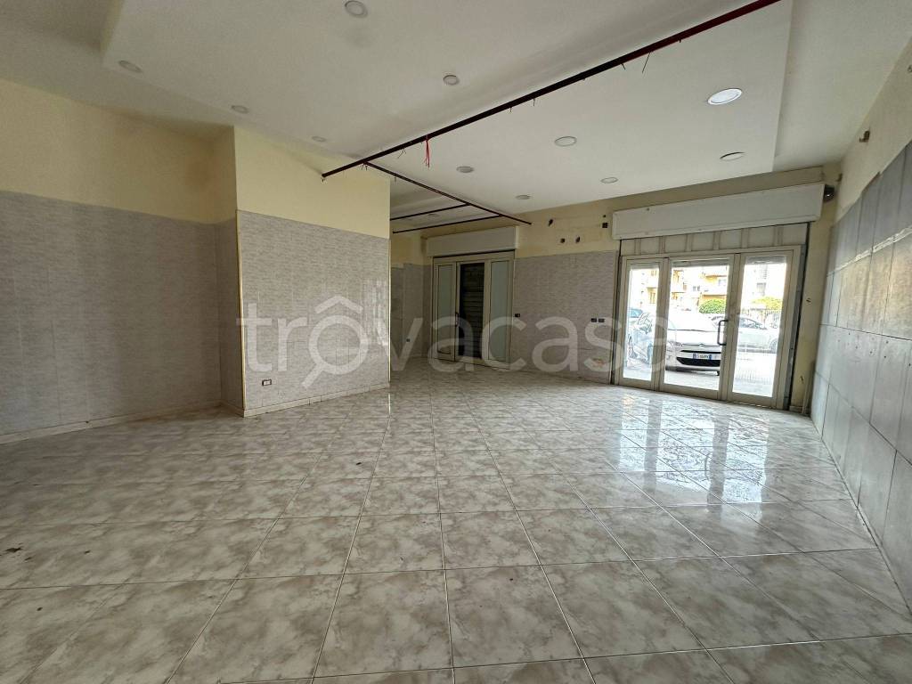 negozio in affitto a Marano di Napoli in zona San Rocco