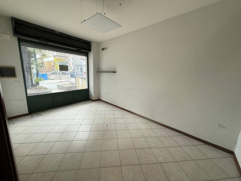 negozio in affitto a Marano di Napoli in zona San Rocco