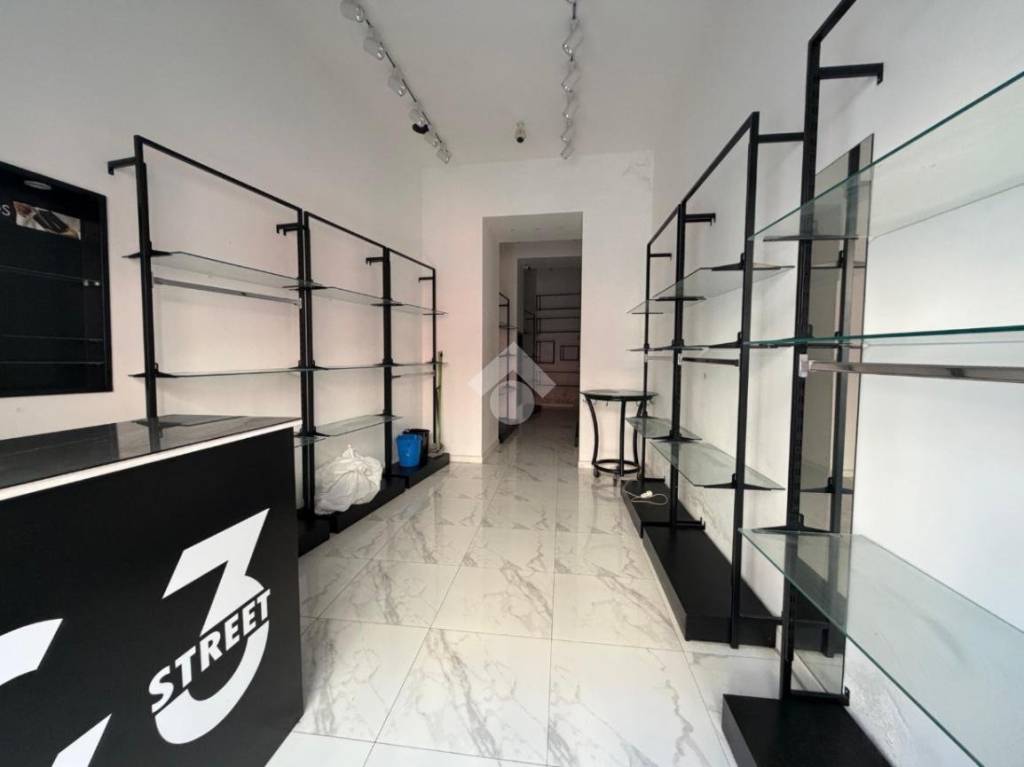 negozio in affitto a Marano di Napoli in zona Centro Città