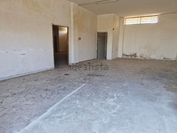 locale commerciale in affitto a Marano di Napoli in zona San Rocco