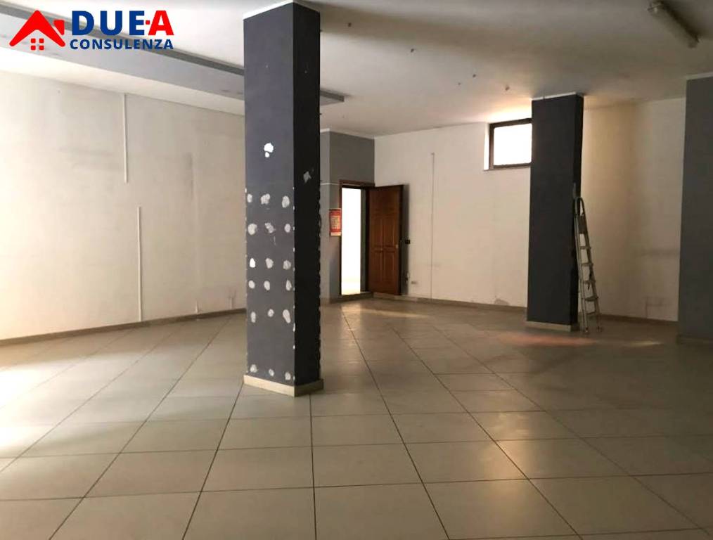 negozio in affitto a Marano di Napoli in zona Centro Città