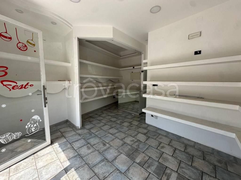 negozio in affitto a Marano di Napoli in zona San Rocco