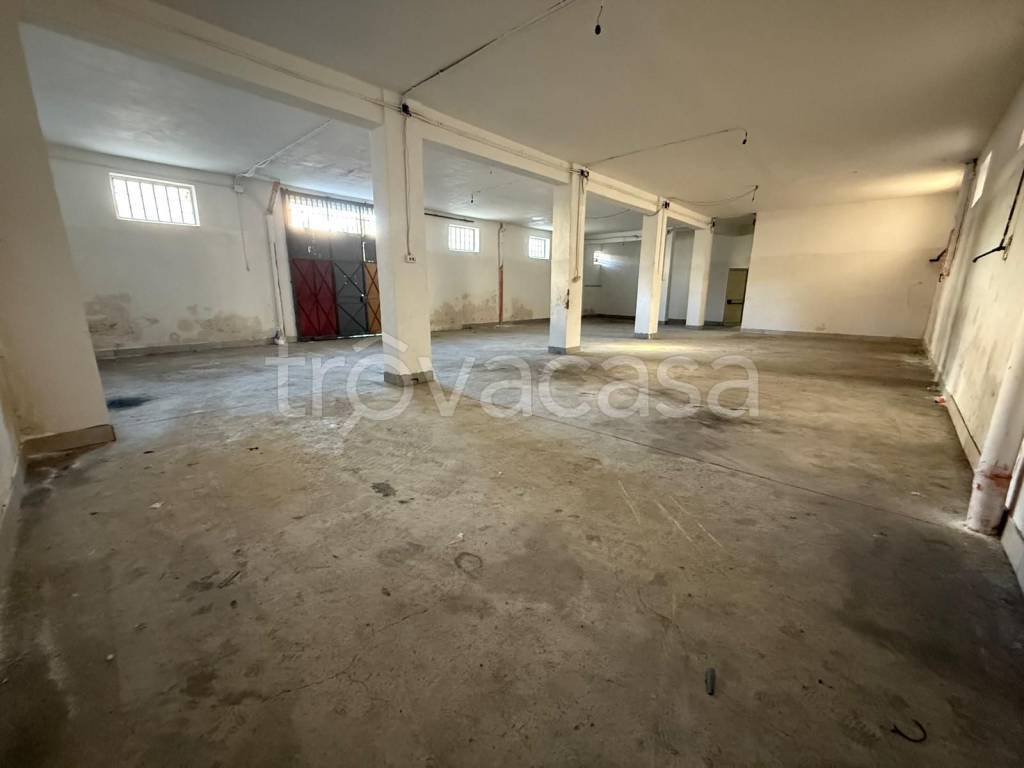 locale commerciale in affitto a Marano di Napoli in zona Centro Città