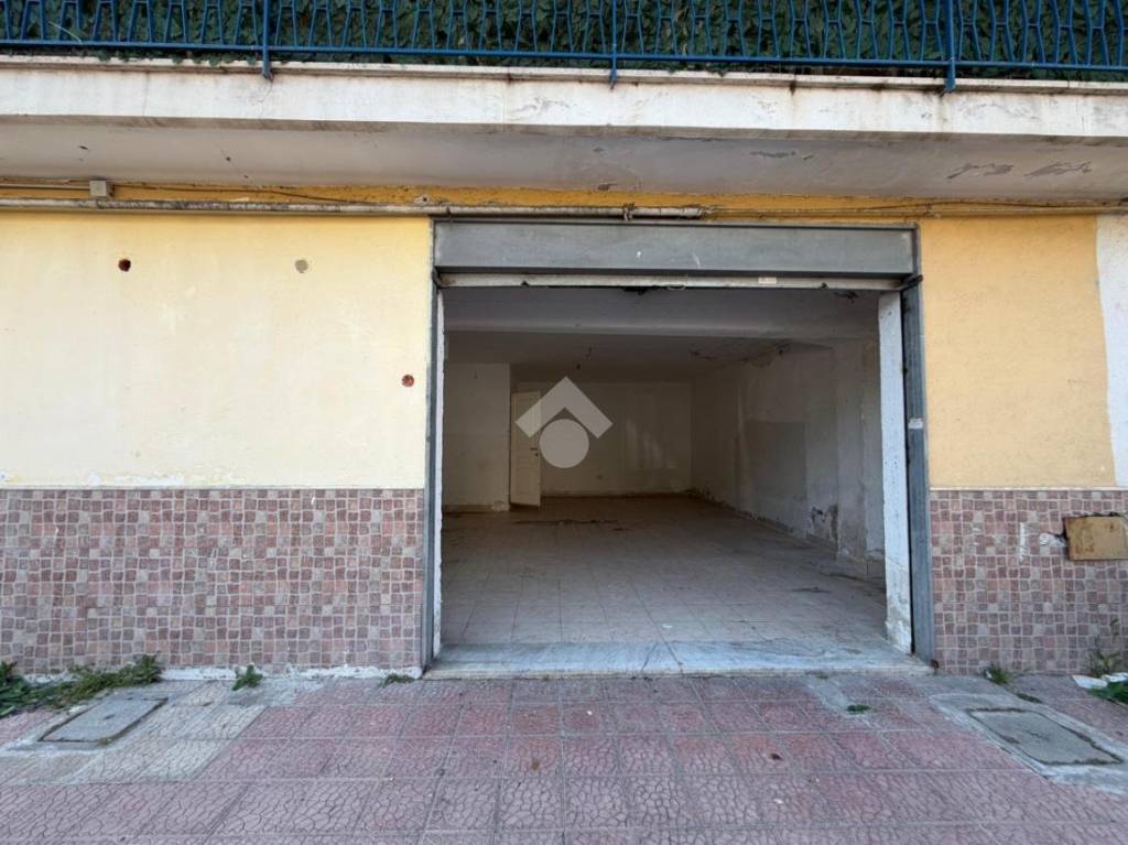 negozio in affitto a Marano di Napoli in zona Centro Città