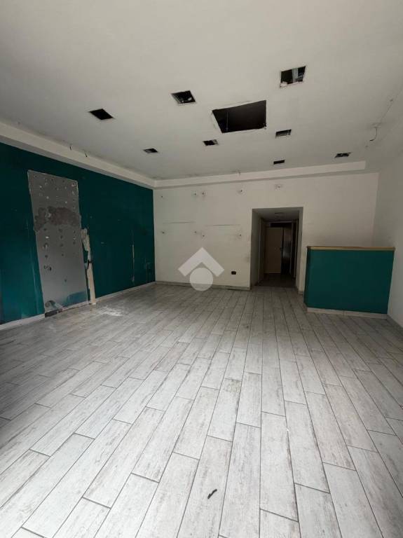 negozio in affitto a Marano di Napoli in zona Centro Città