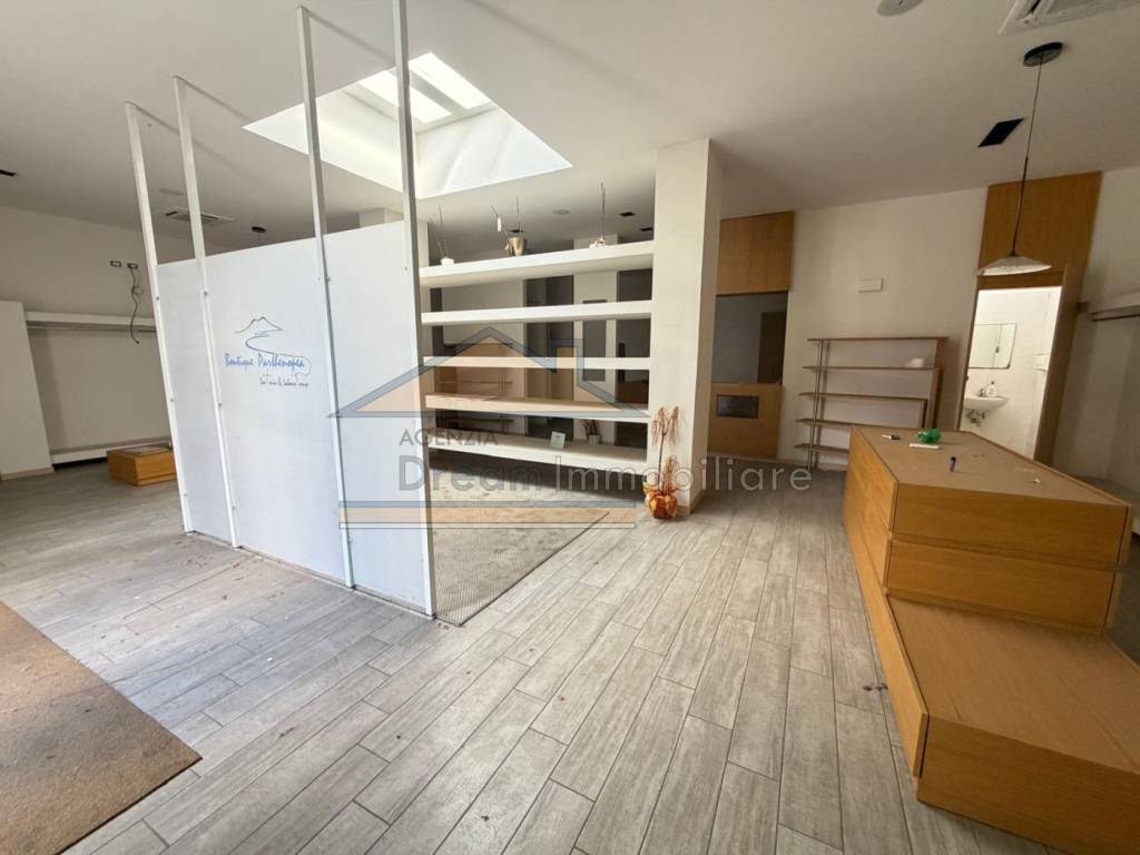 locale commerciale in affitto a Marano di Napoli in zona San Rocco